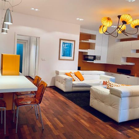 Luxury Apartment In The Center Of Praha Bagian luar foto