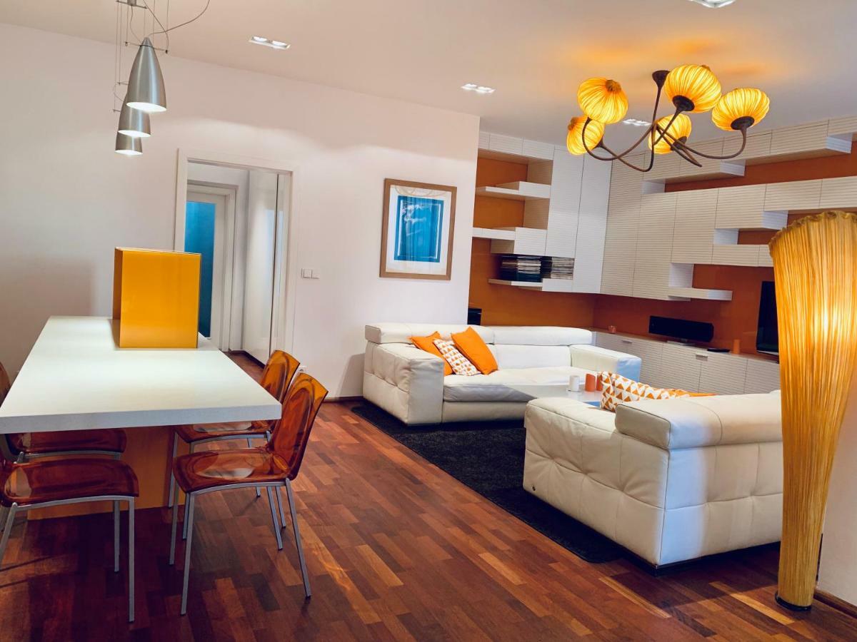 Luxury Apartment In The Center Of Praha Bagian luar foto
