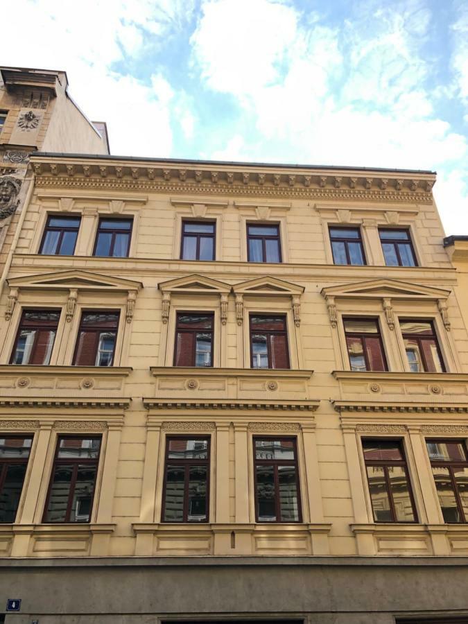 Luxury Apartment In The Center Of Praha Bagian luar foto