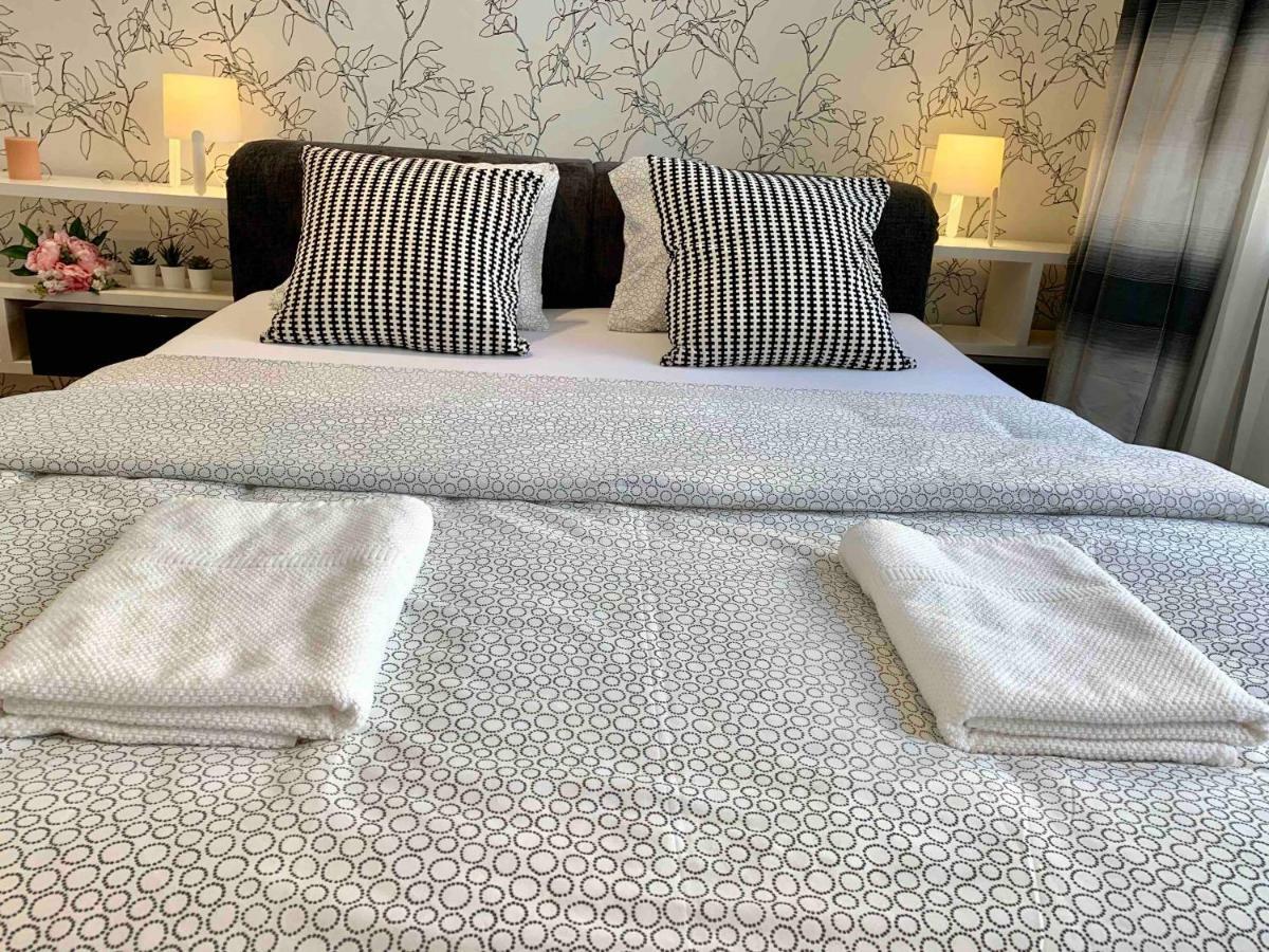 Luxury Apartment In The Center Of Praha Bagian luar foto