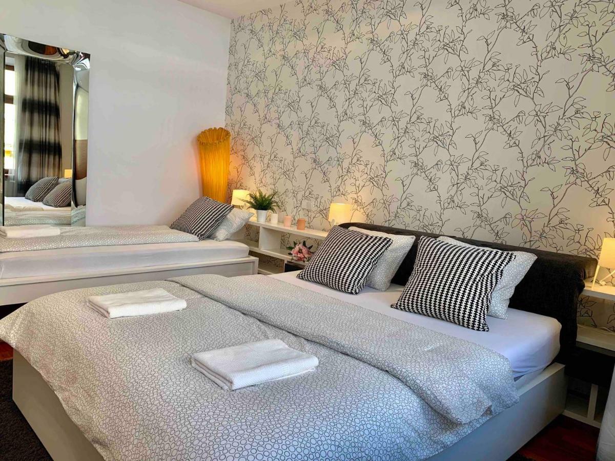 Luxury Apartment In The Center Of Praha Bagian luar foto