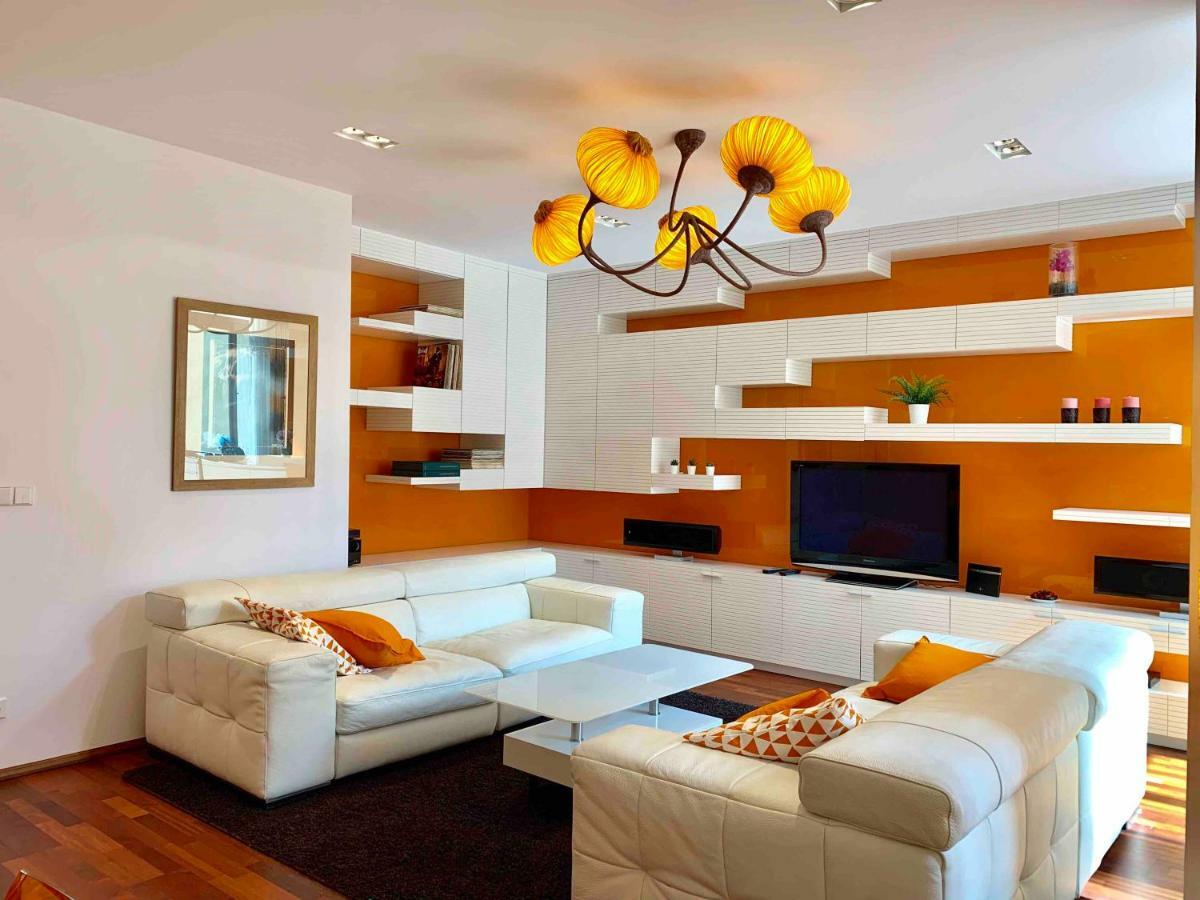 Luxury Apartment In The Center Of Praha Bagian luar foto