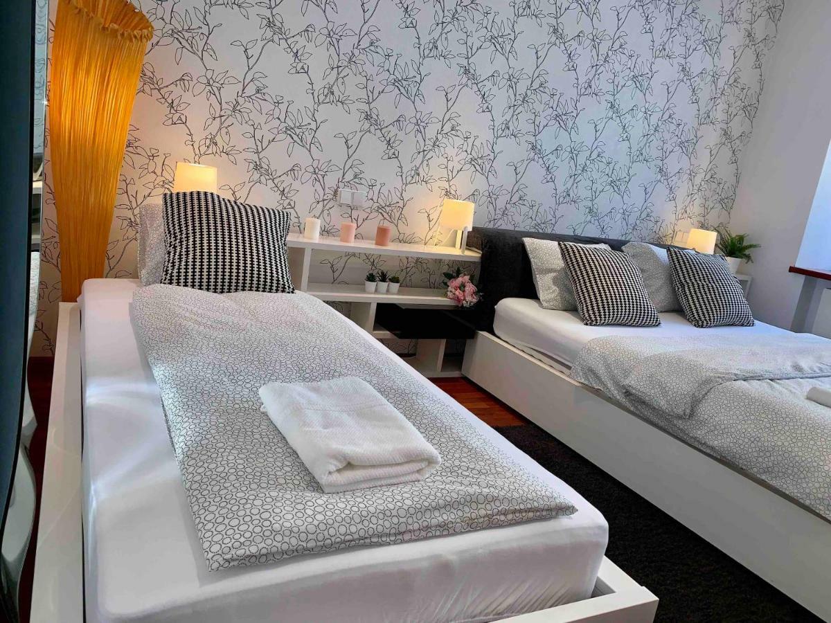 Luxury Apartment In The Center Of Praha Bagian luar foto