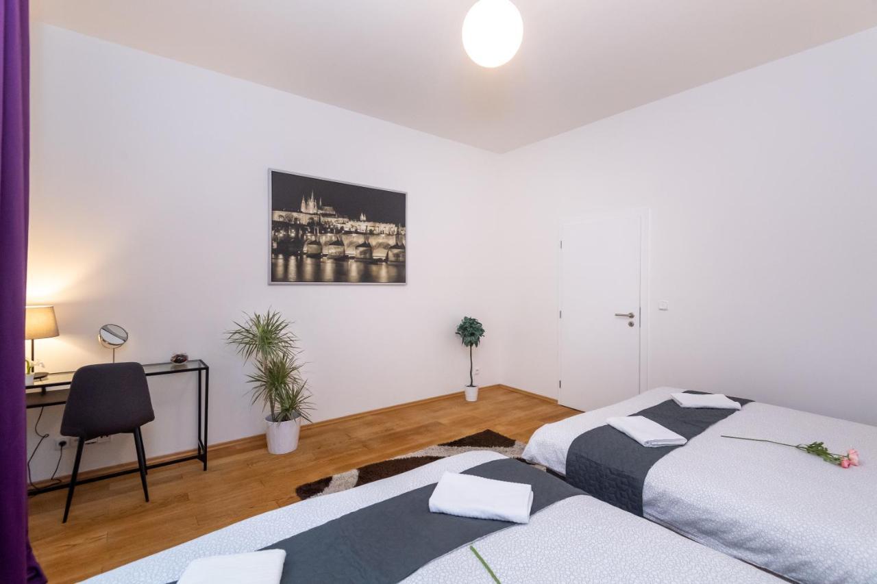 Luxury Apartment In The Center Of Praha Bagian luar foto