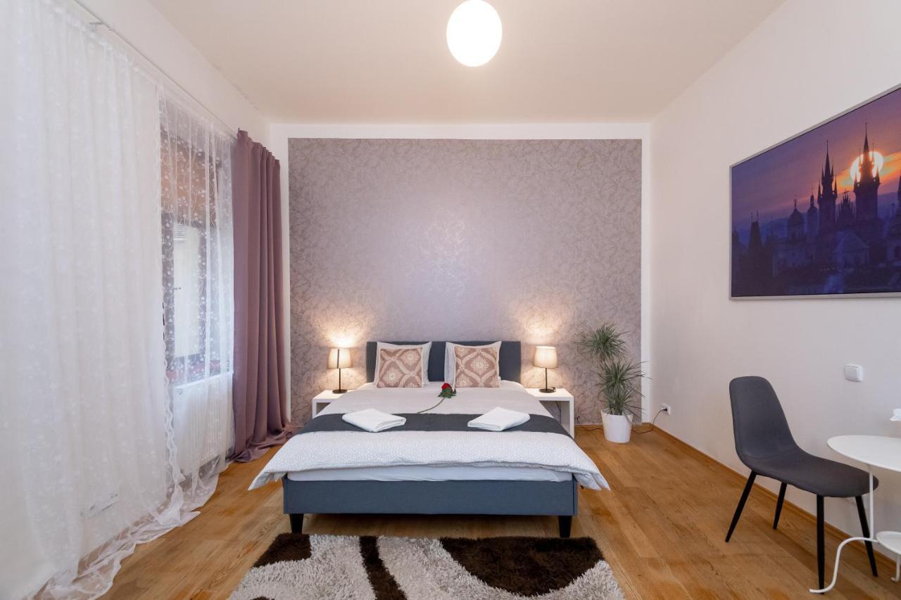 Luxury Apartment In The Center Of Praha Bagian luar foto