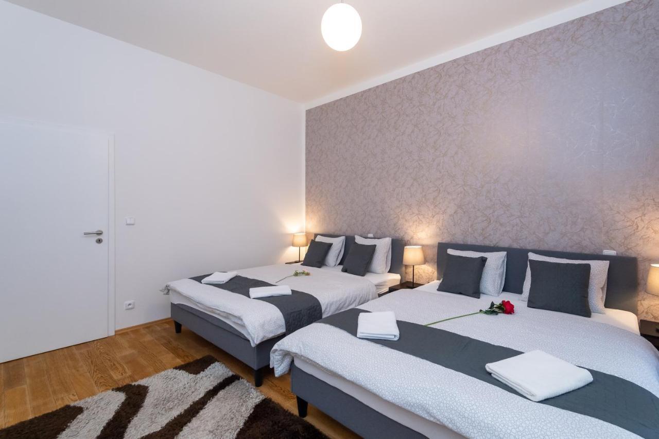 Luxury Apartment In The Center Of Praha Bagian luar foto