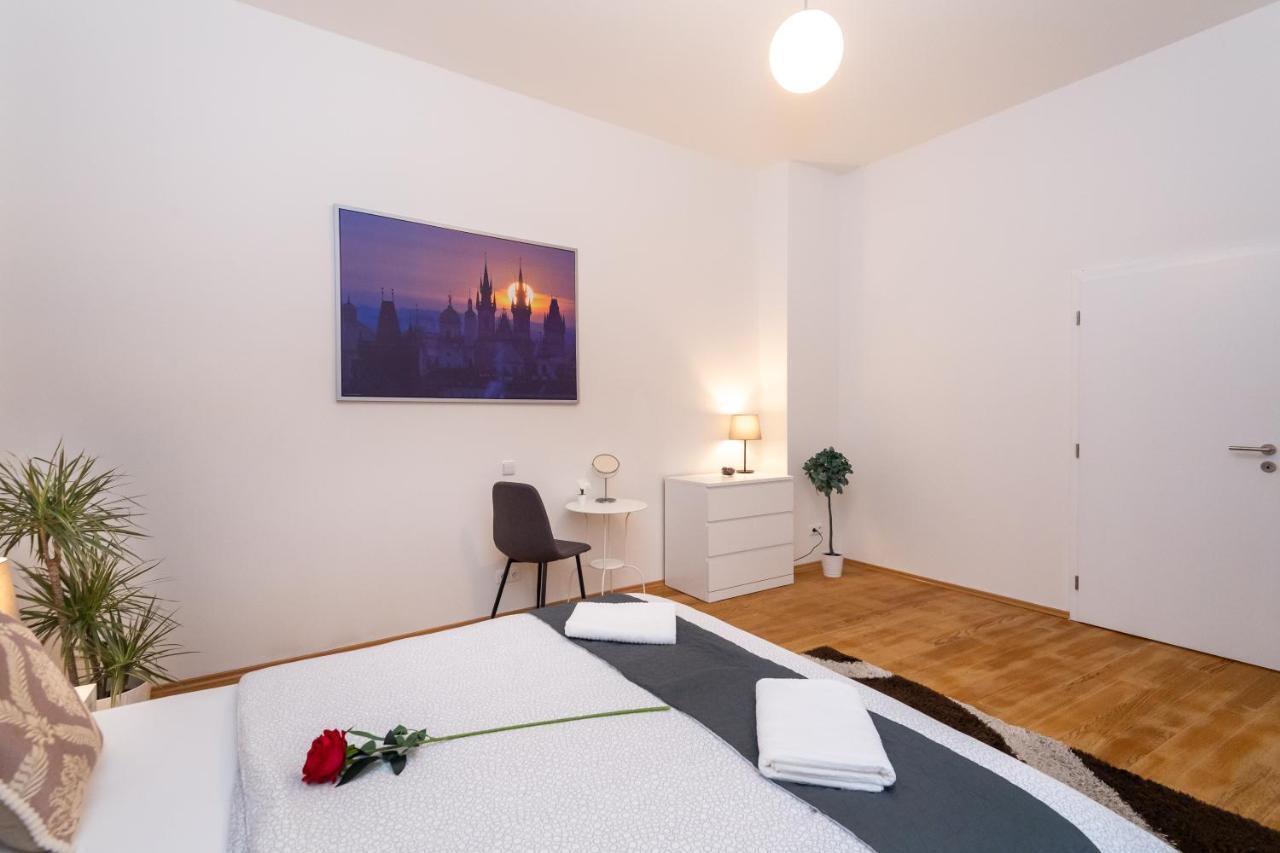 Luxury Apartment In The Center Of Praha Bagian luar foto